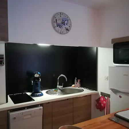 Aux Apartment